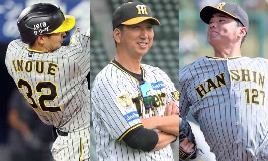 （左から）阪神・井上広大、藤川球児監督、川原陸