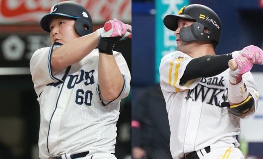 (左から)西武・中村剛也、ソフトバンク・嶺井博希