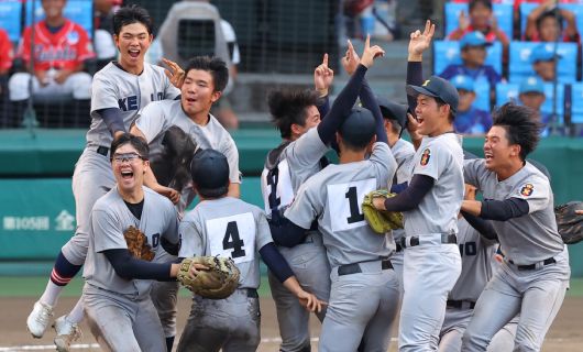 夏の甲子園優勝を飾った慶応義塾ナイン