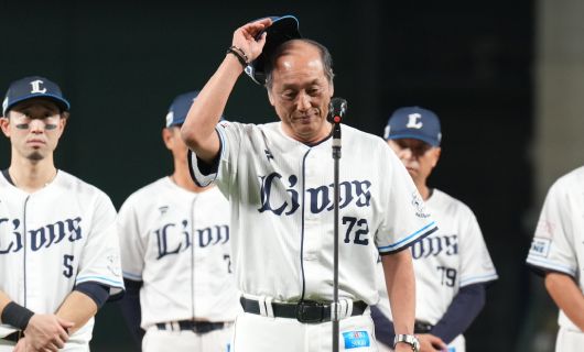 西武・渡辺久信監督代行と西武ナイン