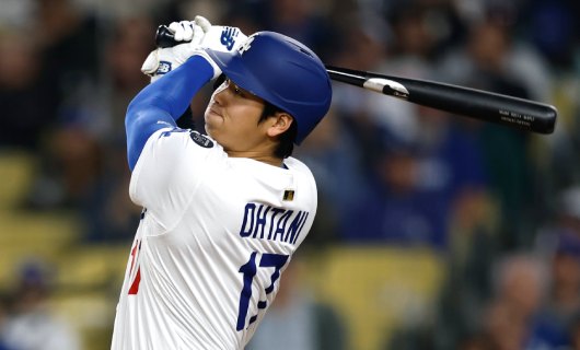 本塁打を放つロサンゼルス・ドジャースの大谷翔平選手