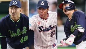 （左から）東京ヤクルトスワローズの金久保優斗、高津臣吾監督、濱田太貴