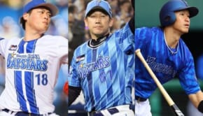 （左から）横浜DeNAベイスターズの小園健太、三浦大輔監督、井上絢登