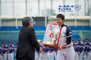 最高殊勲選手賞の榎田宏樹投手